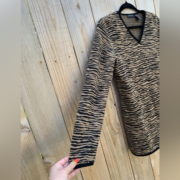 Liz Claiborne: Women's V Neck Sweater size medium merino wool black tan acrylic‎ - Picture 3 of 7